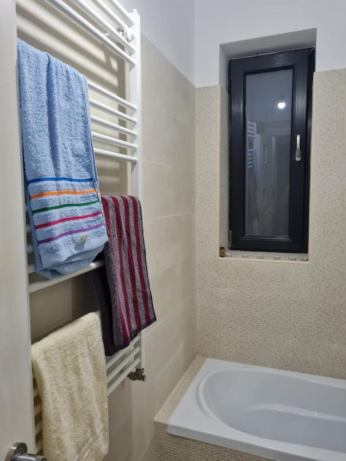 Deluxe 2 Bedroom Apartment With Balcony And Private Parking Bragadiru Екстер'єр фото